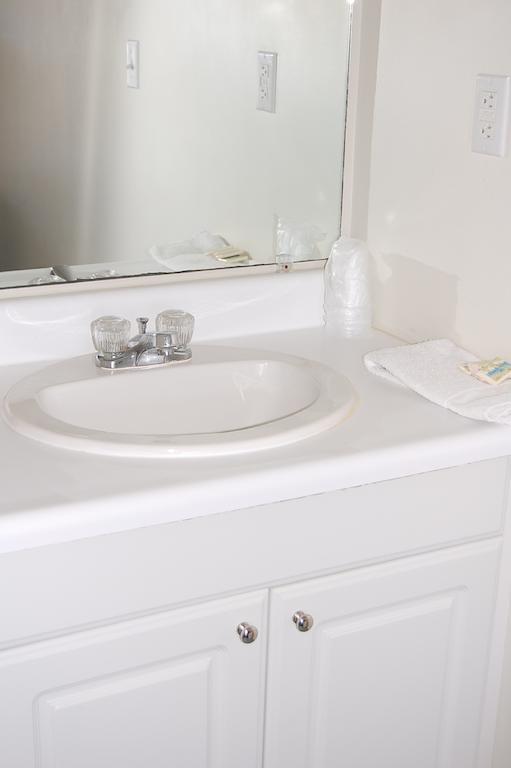 Point 1 Resort & Motel Westerly Room photo