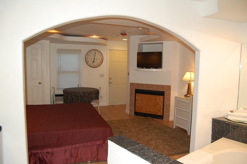 Point 1 Resort & Motel Westerly Exterior photo